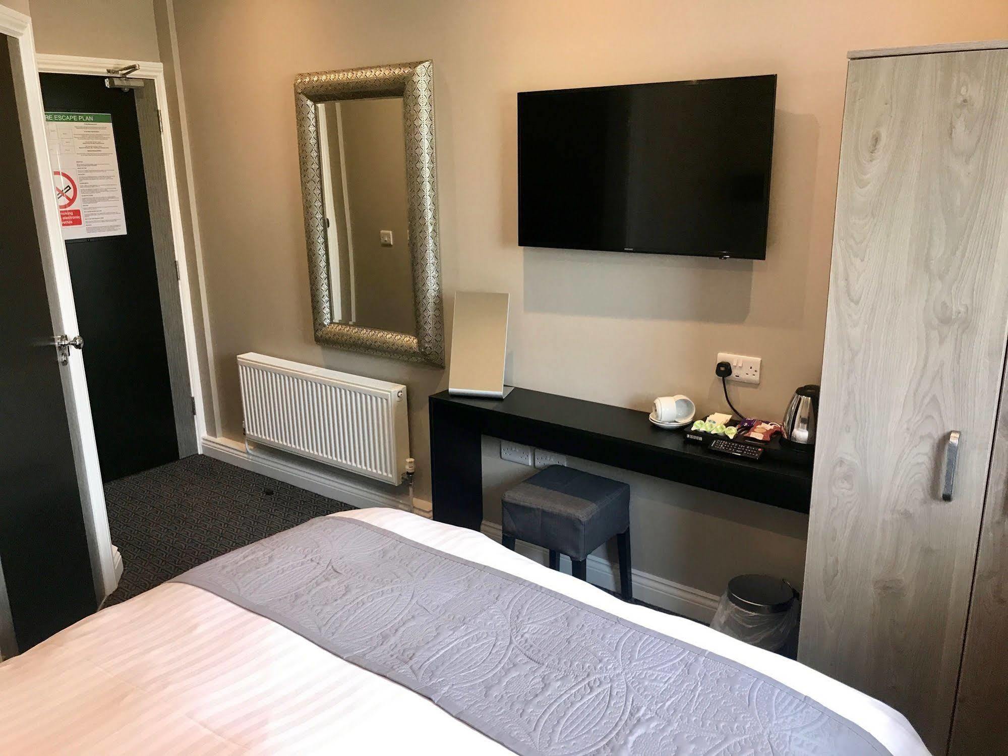 The Raven Hotel Корби Экстерьер фото